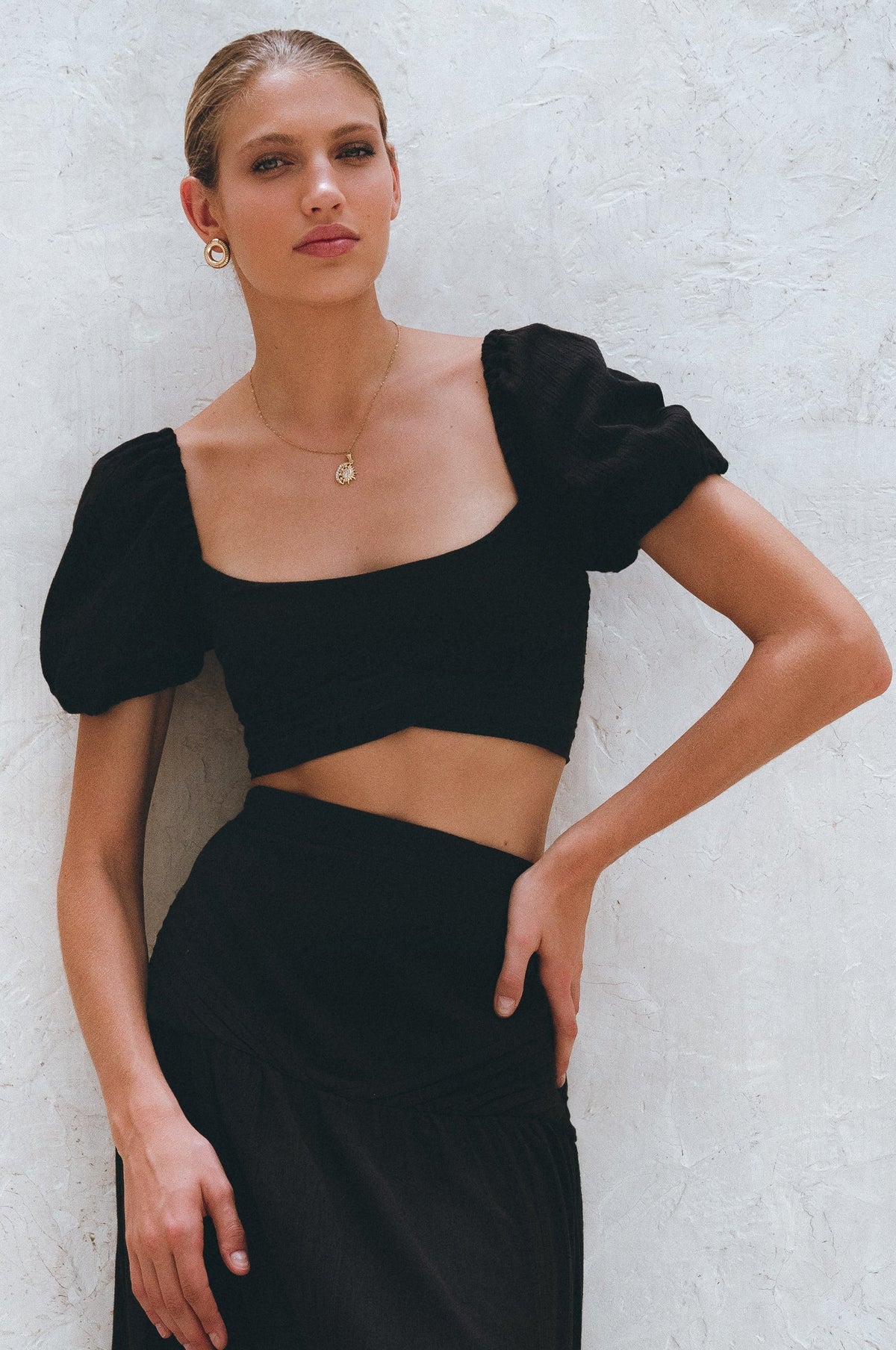 Kiana Linen Crop Top in black | Salize