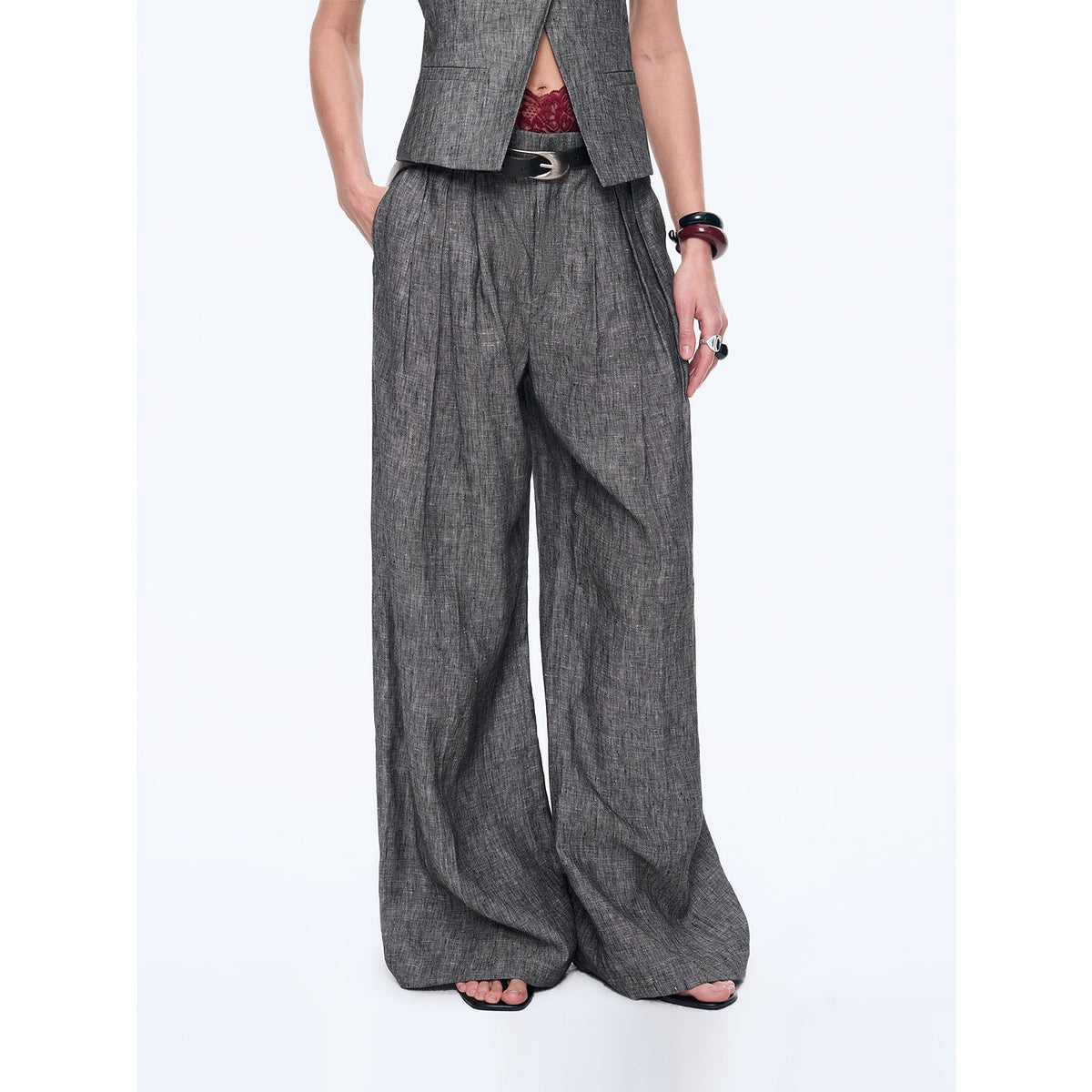 Linen Vest & Pleated Trouser Set – view 11 | Salize