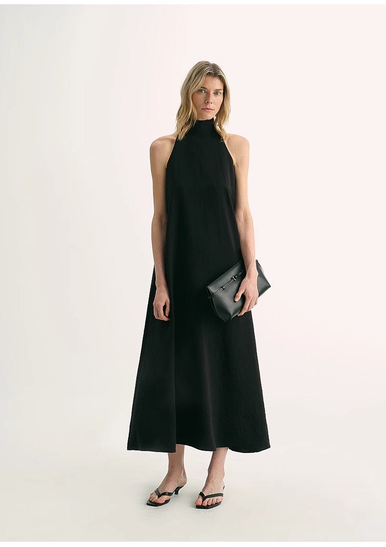 Vestido largo de seda morera con cuello alto y corte en A
